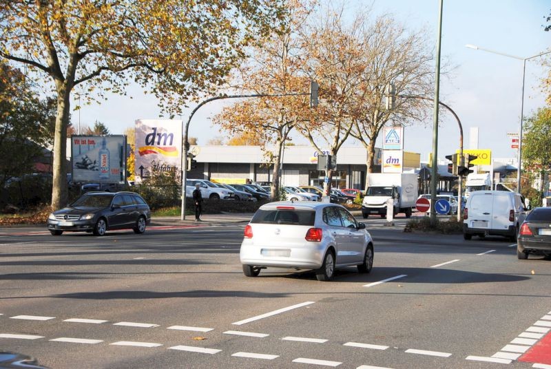 Hannoversche Str. 90 /Aldi/Sicht Kreuzung (quer zur Str)