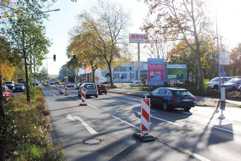 Hannoversche Str. 90 /Aldi/Sicht EKZ (quer zur Str)