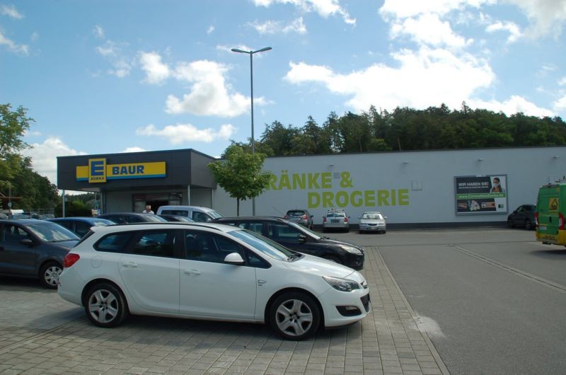 Zum Riesenberg 5 /Edeka/neb. Eingang Getränkemarkt