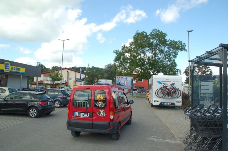 Zum Riesenberg 5 /Edeka/Einfahrt (Sicht Markt)