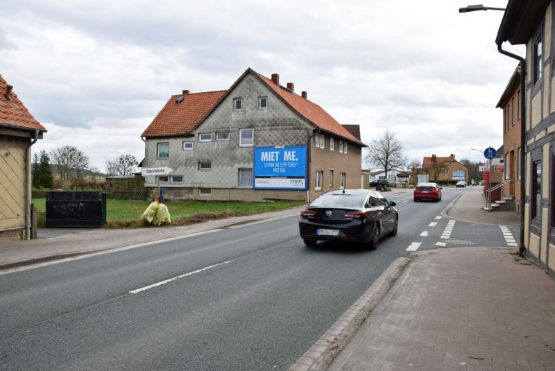 Auhagenstr. 67/B 1 (quer am Giebel)