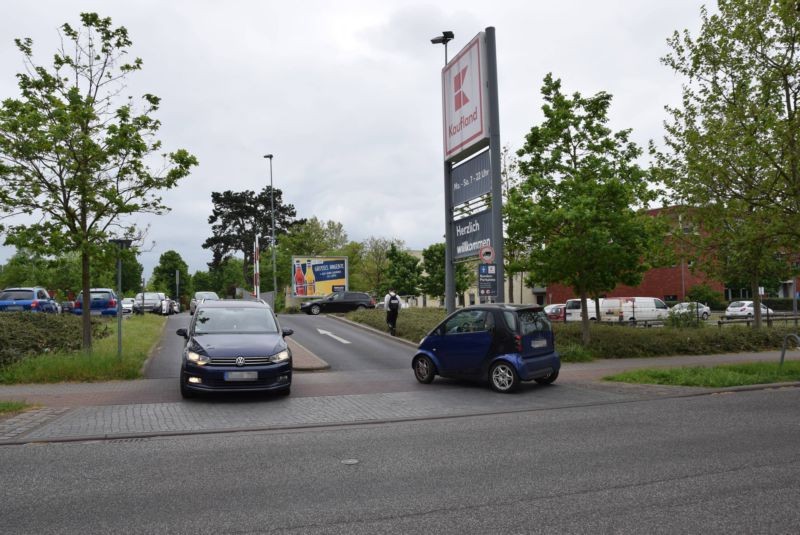 Potsdamer Str. 8 /Kaufland/Einfahrt Rheinstr