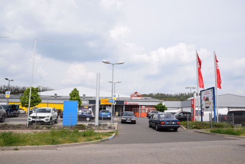 Schlattstr. 23 /Netto/rts vom Eing (Sicht Sparkasse)