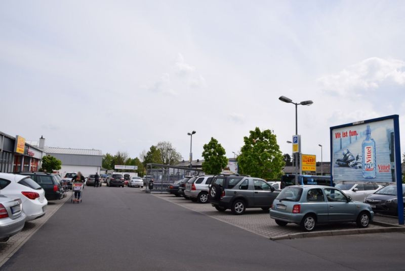 Schlattstr. 23 /Netto/lks vom Eingang (Sicht Markt)