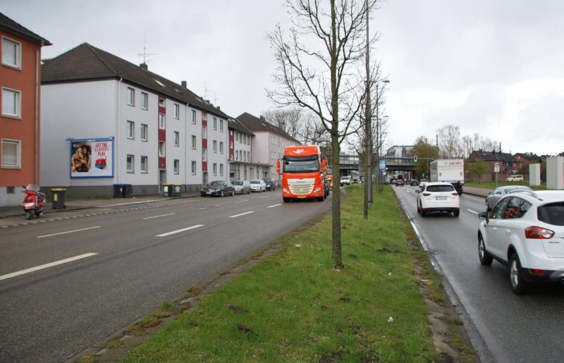 Essener Str. 183 (quer am Giebel)