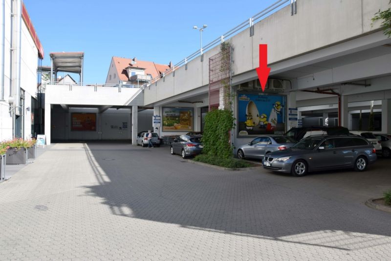 Friedrich-Wambsganz-Str. 1 /Kaufland/bei Friseur (rts)