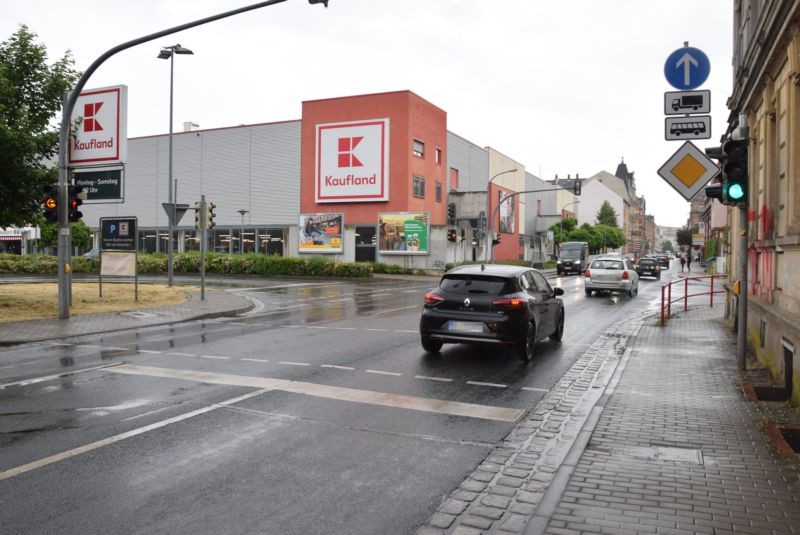 Schillerstr. 6 /Kaufland/Einfahrt (quer zur Schillerstr)