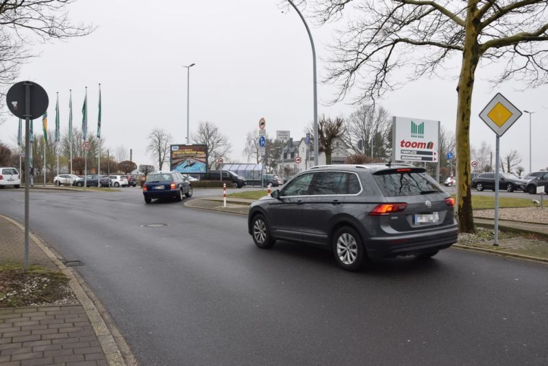 Richard-Köberlin-Str. 2 /Marktkauf/Einfahrt (quer zur Str)