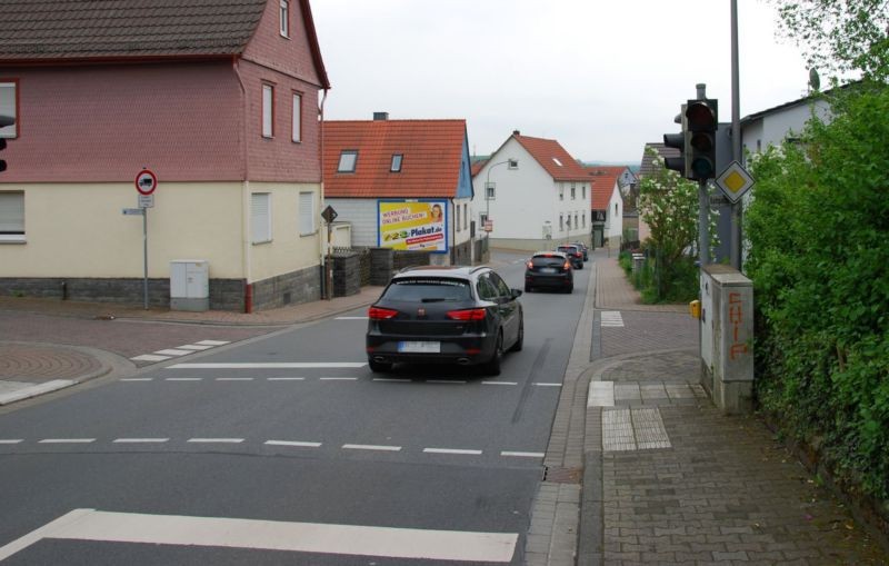 Ober-Ramstädter-Str. 15 (quer am Giebel)