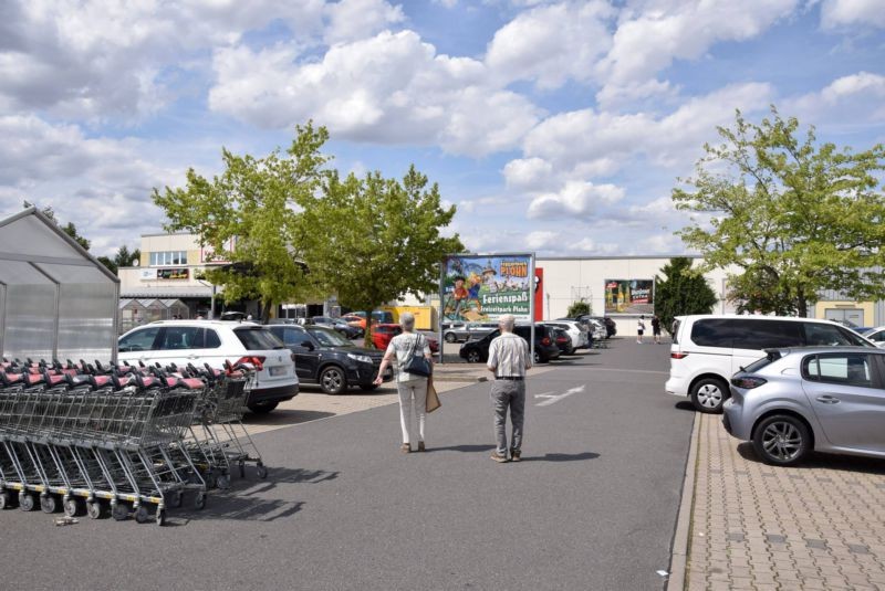 Äußere Dresdner Str. 25 /Kaufland/geg. Eing/Sicht Einfahrt