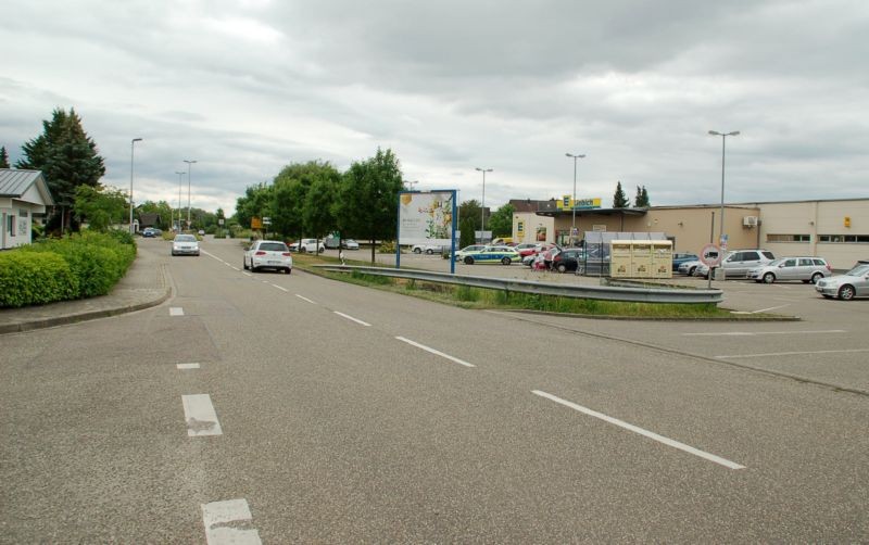 Withig 4 /E-aktiv Markt/Einfahrt (Sicht Str)