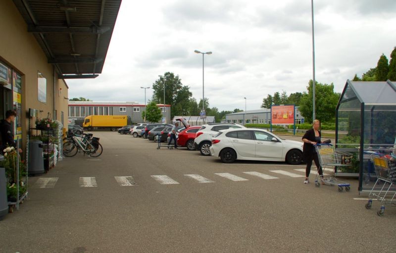 Withig 4 /E-aktiv Markt/Einfahrt (Sicht Markt)