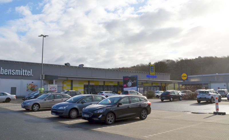 Josef-Fösel-Str. 3 /Edeka/geg. Eing/Sicht Einf (lks)