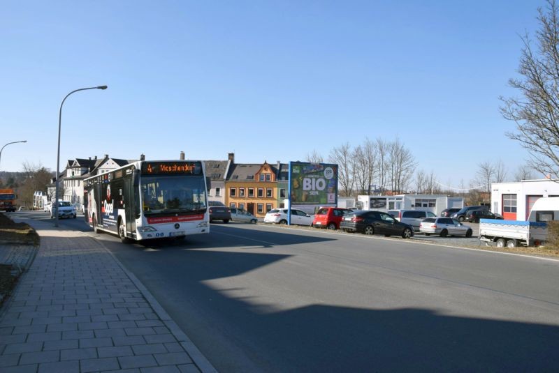 Wunsiedler Str/geg. Nr. 34/bei KFZ Hermann (WE rts)