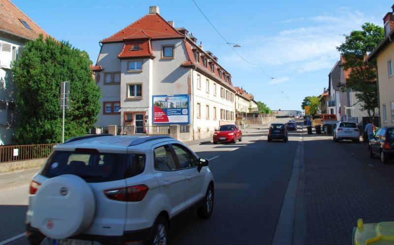Nibelungenstr. 53/B 271 (quer am Giebel)