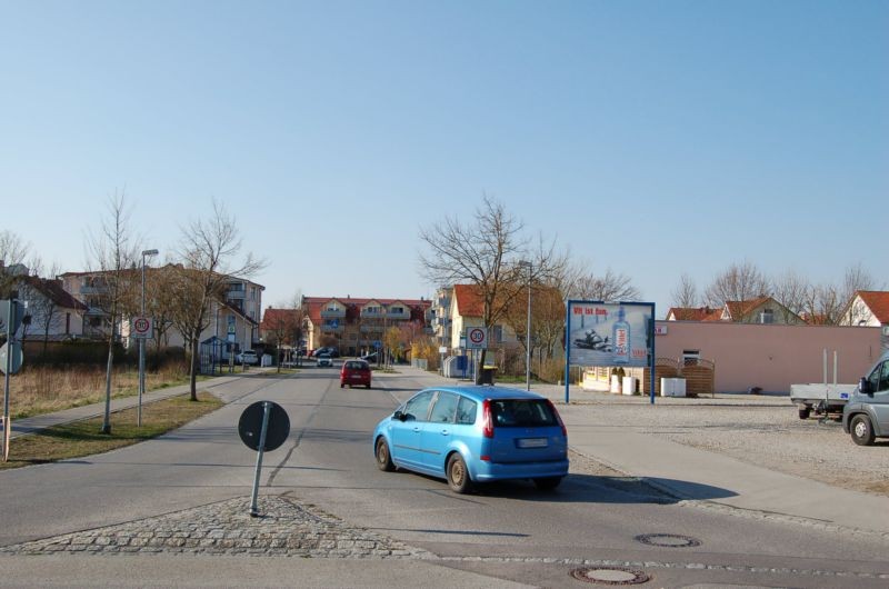 Afrastr. 15/Zufahrt Aldi -Holzgartenstr (WE rts)