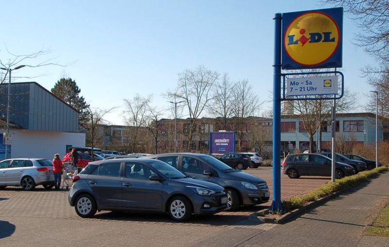 Brenkenkamp 4 /Lidl/neb. Einfahrt (Sicht Markt)