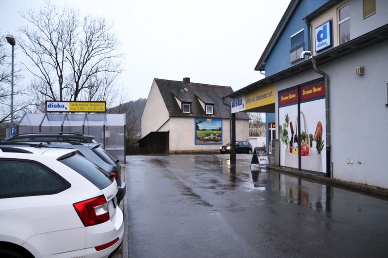 Bahnhofstr. 21-23 /Diska/Zufahrt Alter Neuhofer Weg 3