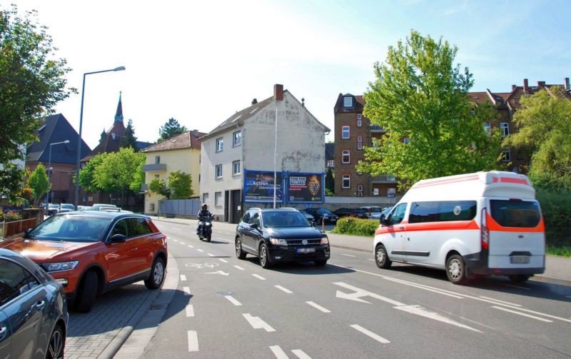 Friedrich-Ebert-Str. 51 (quer am Giebel)