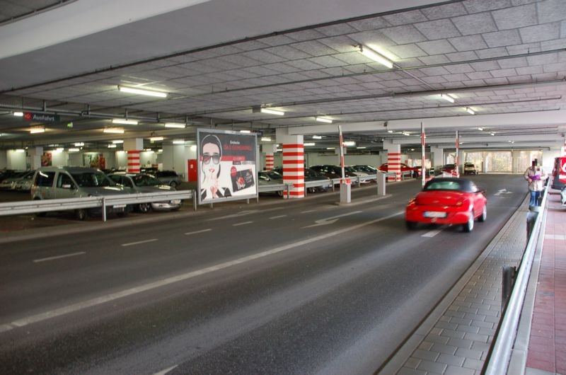 Gutschmidtstr. 19 /Kaufland/Parkhaus/Zufahrt (parallel)