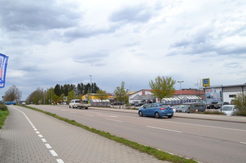 Neuburger Str. 1 /Edeka/neb. Eingang/Sicht Penny (lks)