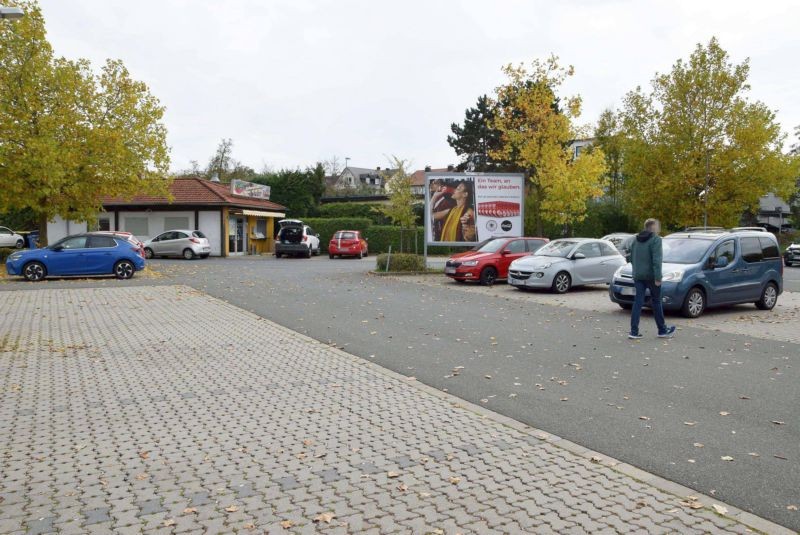 Nürnberger Str. 51 /E-Center/Einfahrt (Sicht Markt)