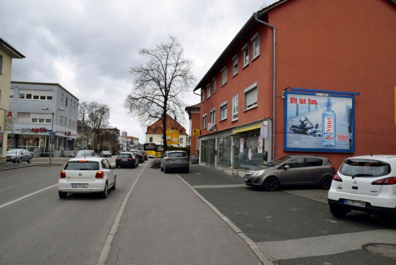 Bahnhofstr. 26 (quer am Giebel)