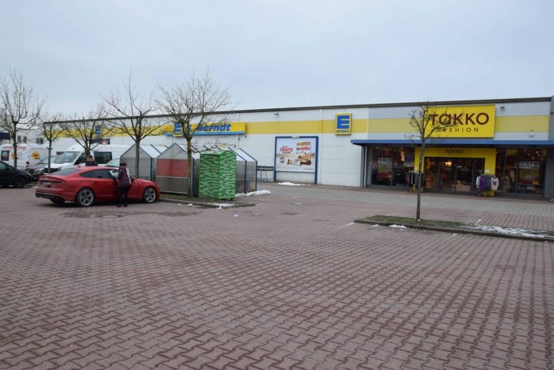 Torgelower Str. 58 /Edeka (neb. Eingang)