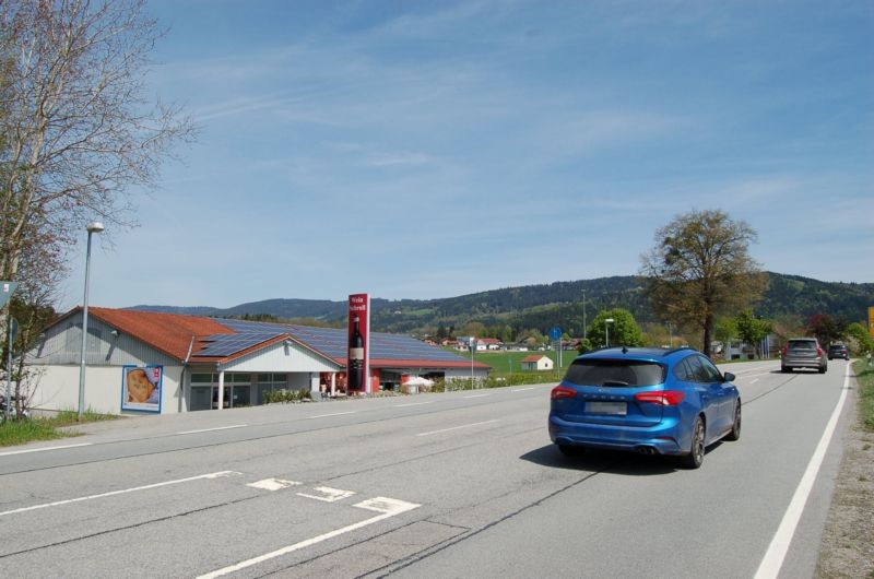 Bogener Str. 1A /Getränke Schroll/quer zur Str