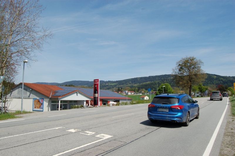 Bogener Str. 1A /Getränke Schroll/quer zur Str