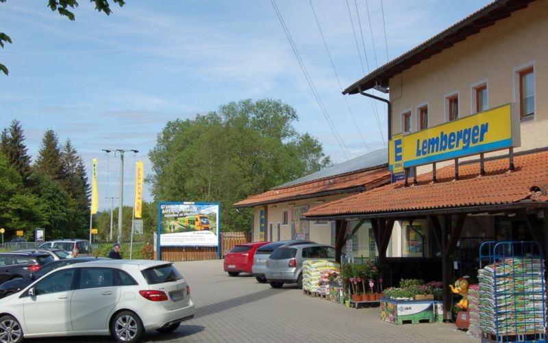 Regenhäuser Str. 18 /Edeka/lks vom Eingang