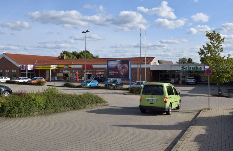 Geschwister-Scholl-Str. 15 /Bilgro Getränke/geg. Eingang-rts