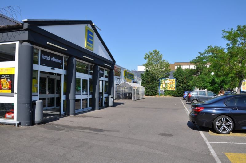 Seckenheimer Landstr. 246 /E-center/rts vom Eingang (lks)