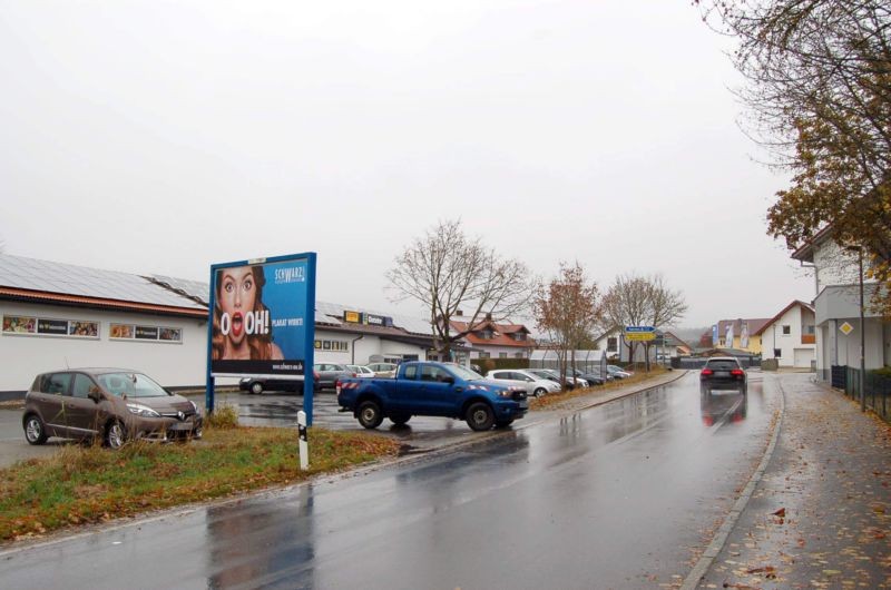 Falkensteiner Str. 32 /Edeka/linke Einf (Sicht Ortsausfahrt)