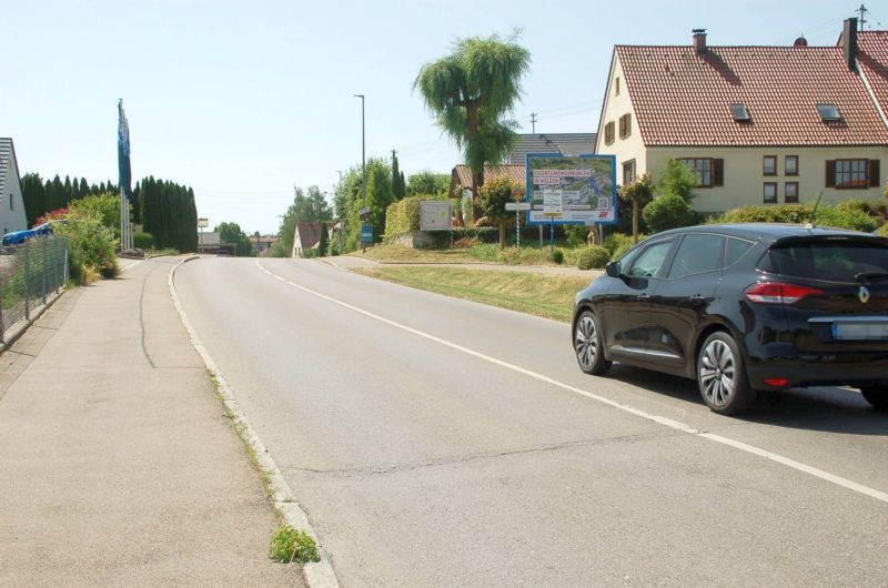 Uzstr. 41 /Penny/Einfahrt (quer zur Str)