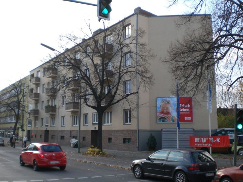 Mecklenburgische Str. 25 (quer am Giebel)