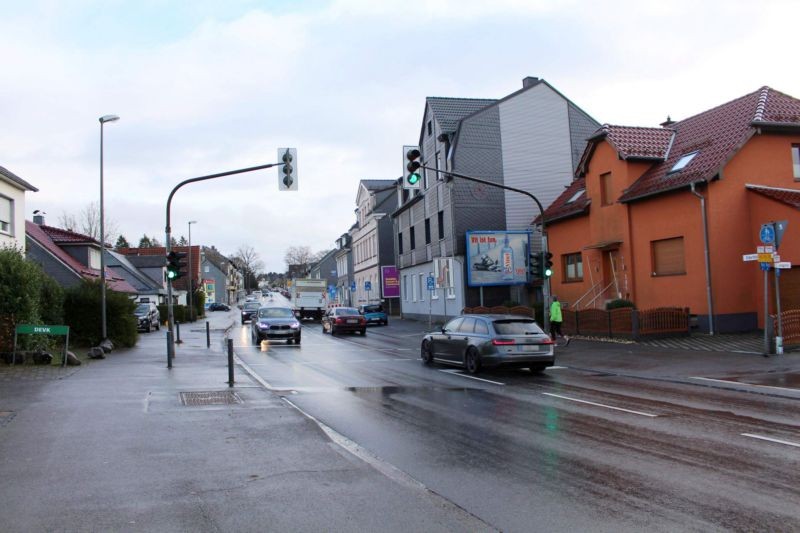 Elberfelder Str. 105/Zufahrt Edeka (quer zur B 229)