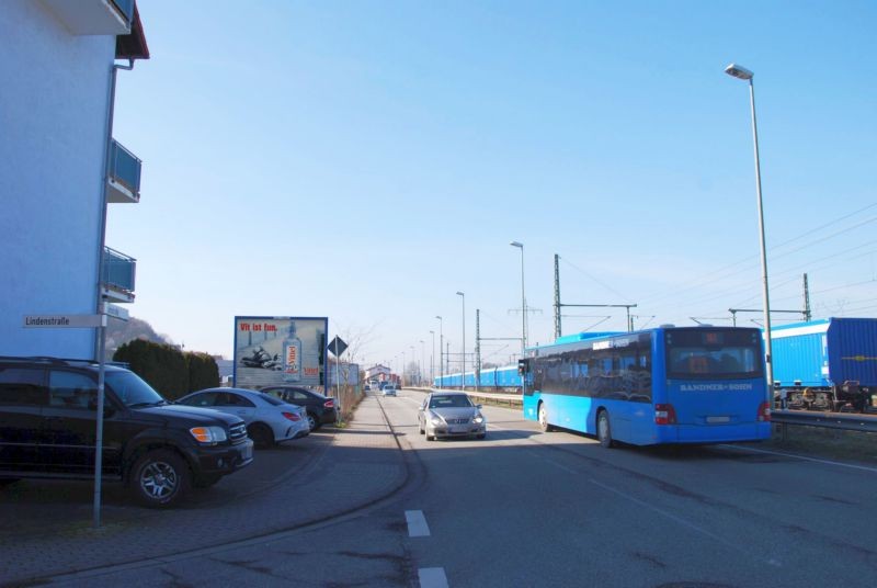 Bahnstr/nh. Lindenstr/Sto. 1/Zufahrt Aldi (WE lks)