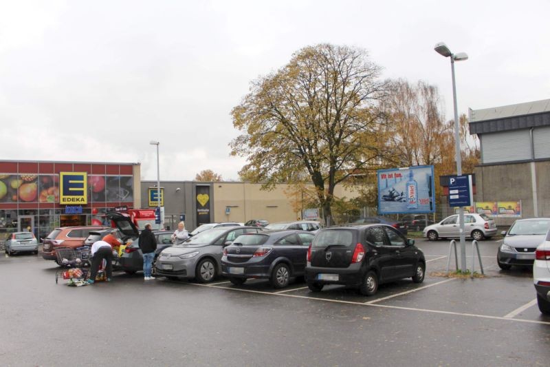 Hammerschmidtstr. 70-72 /Edeka/rts von Eingang