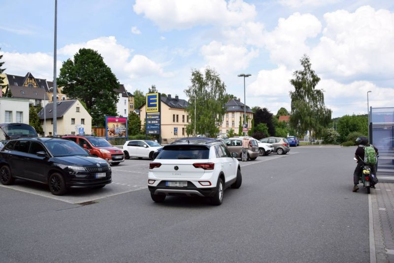 Zwickauer Str. 8 /Edeka/neb. Einfahrt (Sicht Eingang)