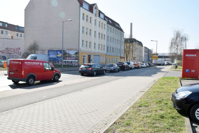 Glienicker Str. 65/Mahlower Str/geg. Penny/Einfahrt (quer)
