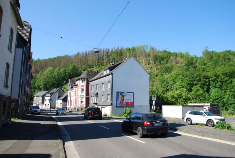 Hauptstr. 23 (quer am Giebel)