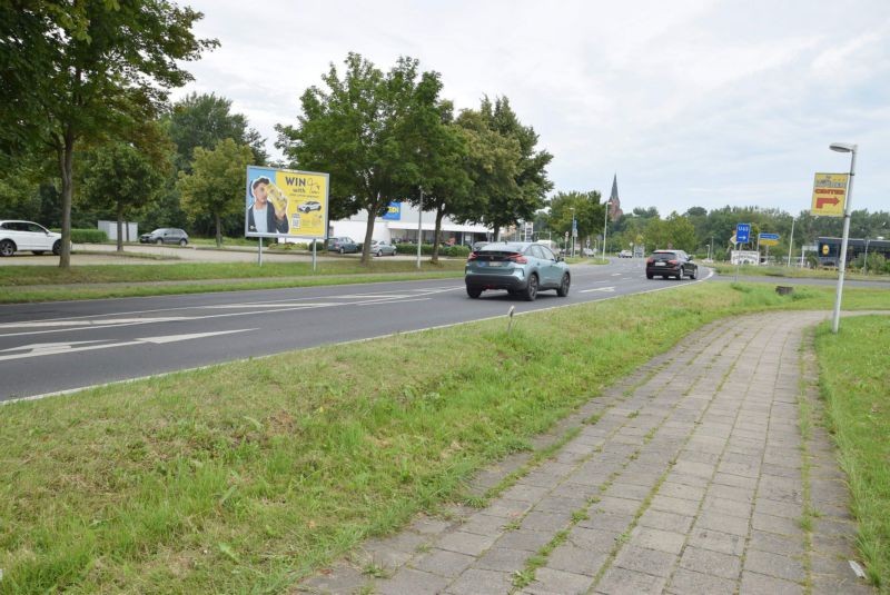 Neubrandenburger Str. 16a/Sicht B 197/Zufahrt Lidl