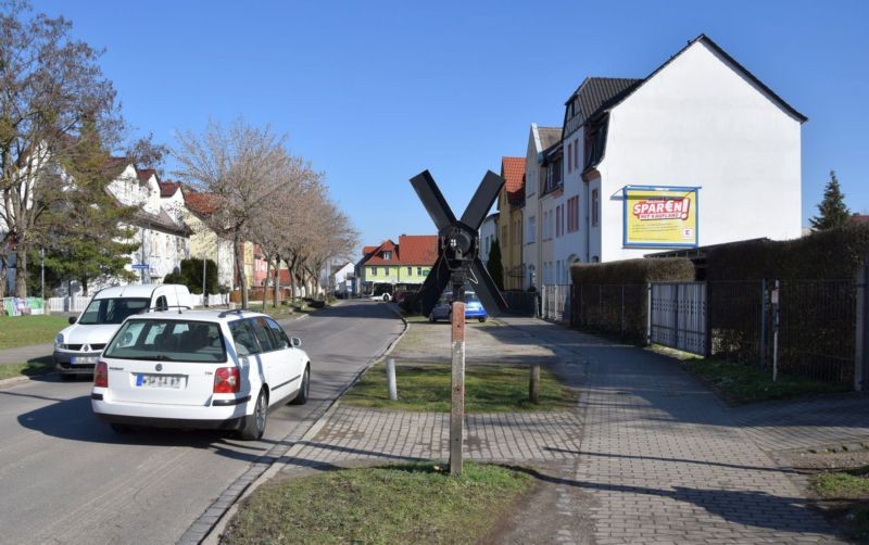 Badstr. 5/Zufahrt Atlantis Getränke (quer am Giebel)