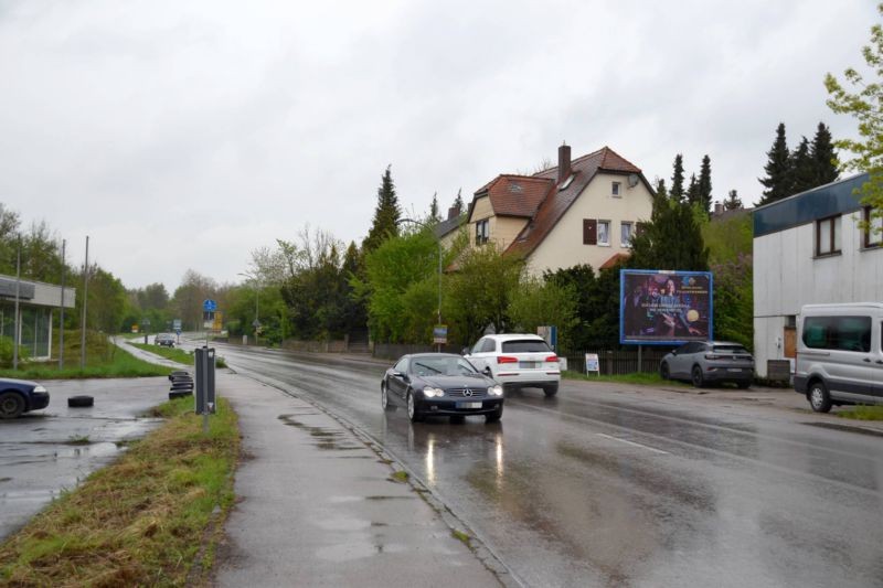 Feuchtwanger Str. 14 (quer zur B 25)