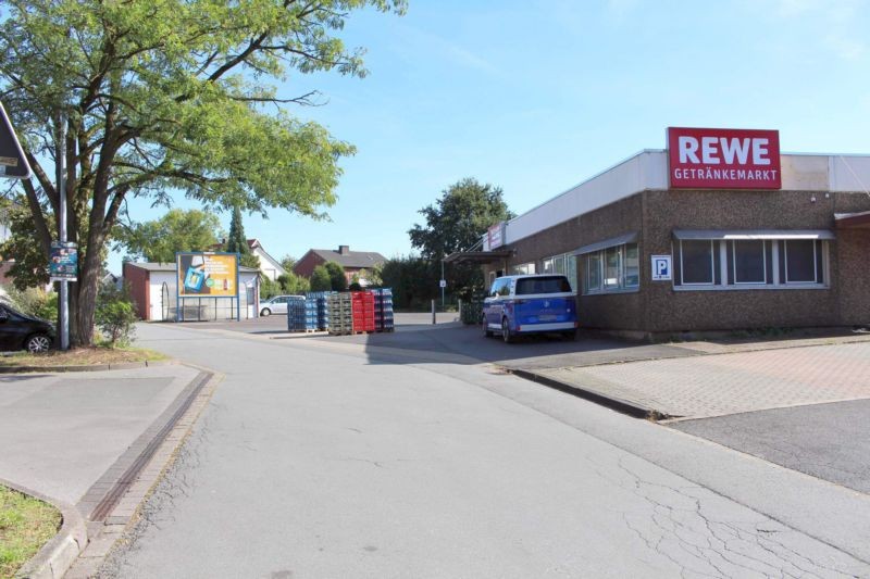 Alte Münsterstr. 24-26a /Rewe/bei Getränkemkt (quer zur Str)