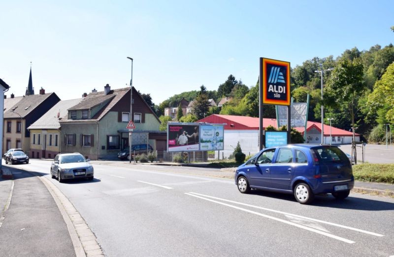 Hauptstr. 82 /Aldi/neb. Einfahrt (quer zur Str)