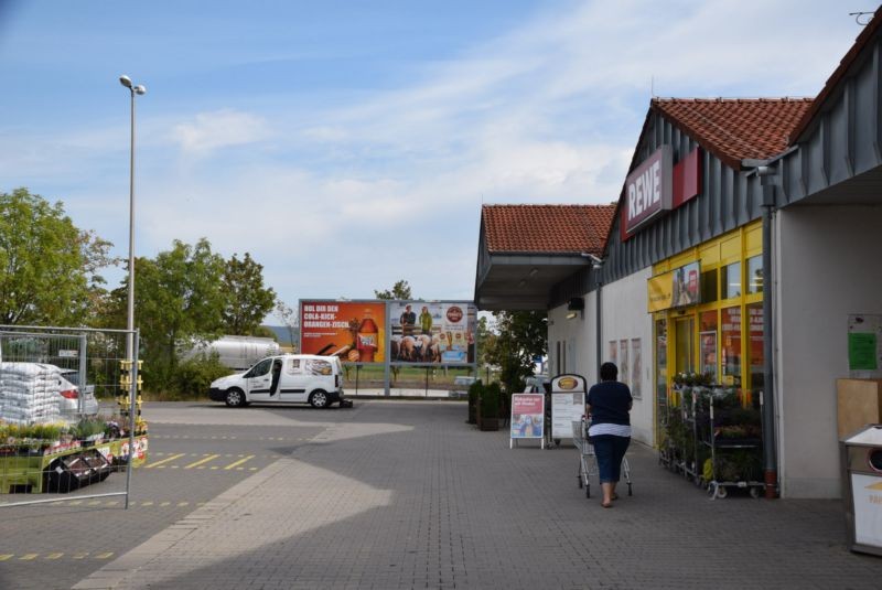 Lehmgrube 1 /Rewe/neb. Eingang  (Sulzdorf)