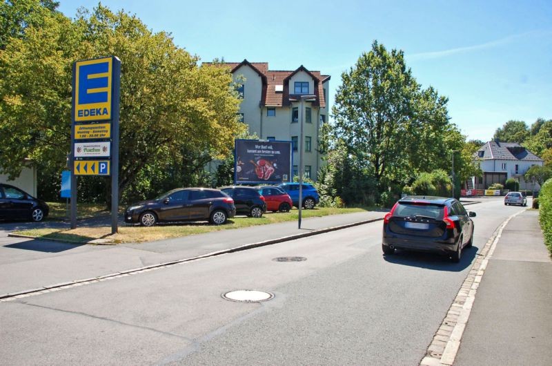 Postweg 1 /Edeka/Einfahrt (quer zur Str)