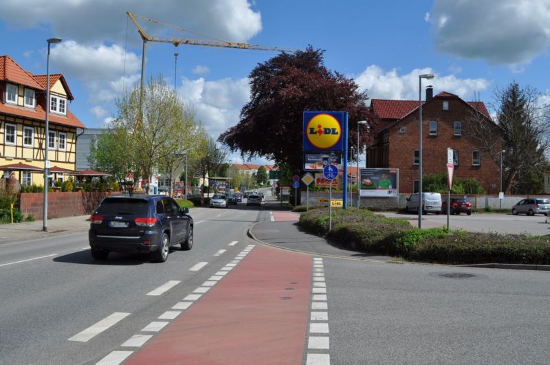 Erfurter Str. 33a /Lidl/Einfahrt (quer zur Str)